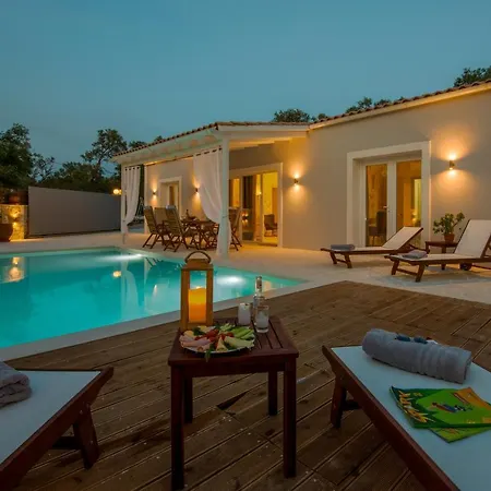 Irida Villa Fountana